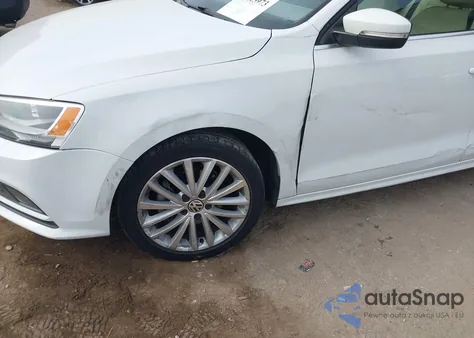 2015 Volkswagen Jetta 1.8T Se z USA, uszkodzony, nr VIN 3VWD07AJ2FM212449